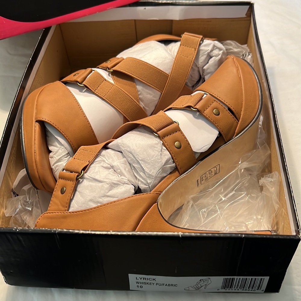 NIB Michael Antonio Whiskey Color Fabric Size 10 With 5 In. Heel 3.5 In. Shaft
